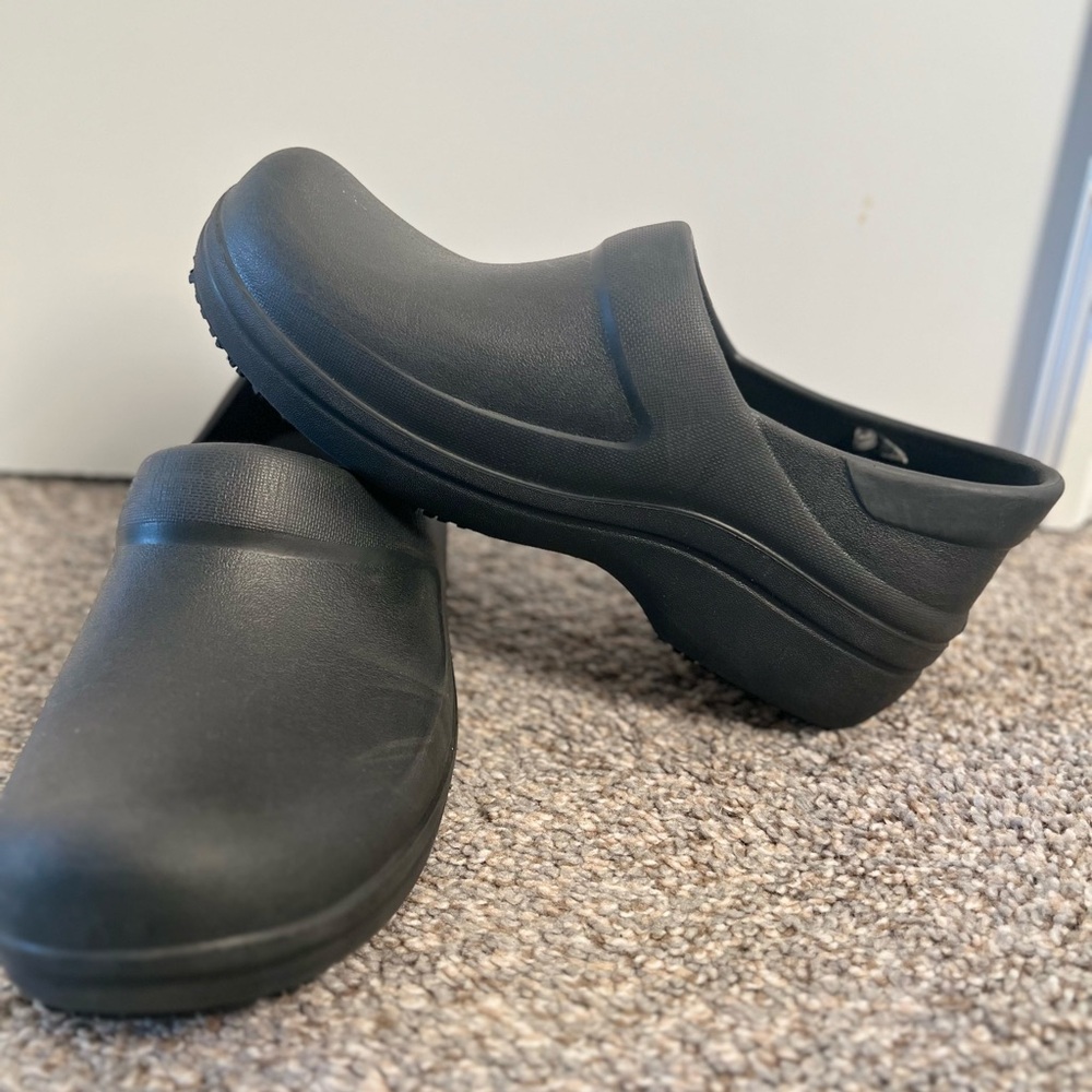 7W CROCS Black medical clog shoes superior comfort and support